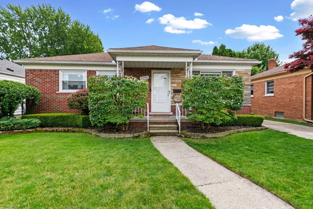 22914 Lincoln Street St. Clair Shores City MI 48082