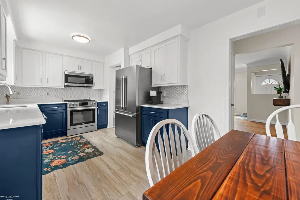 22914 Lincoln Street St. Clair Shores City MI 48082