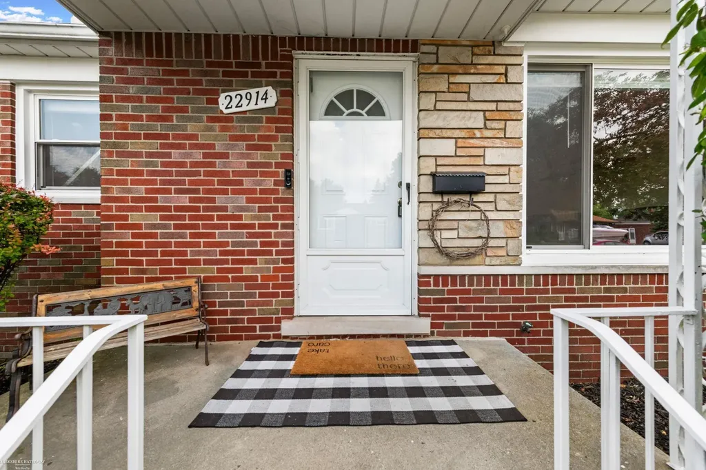 22914 Lincoln Street St. Clair Shores City MI 48082