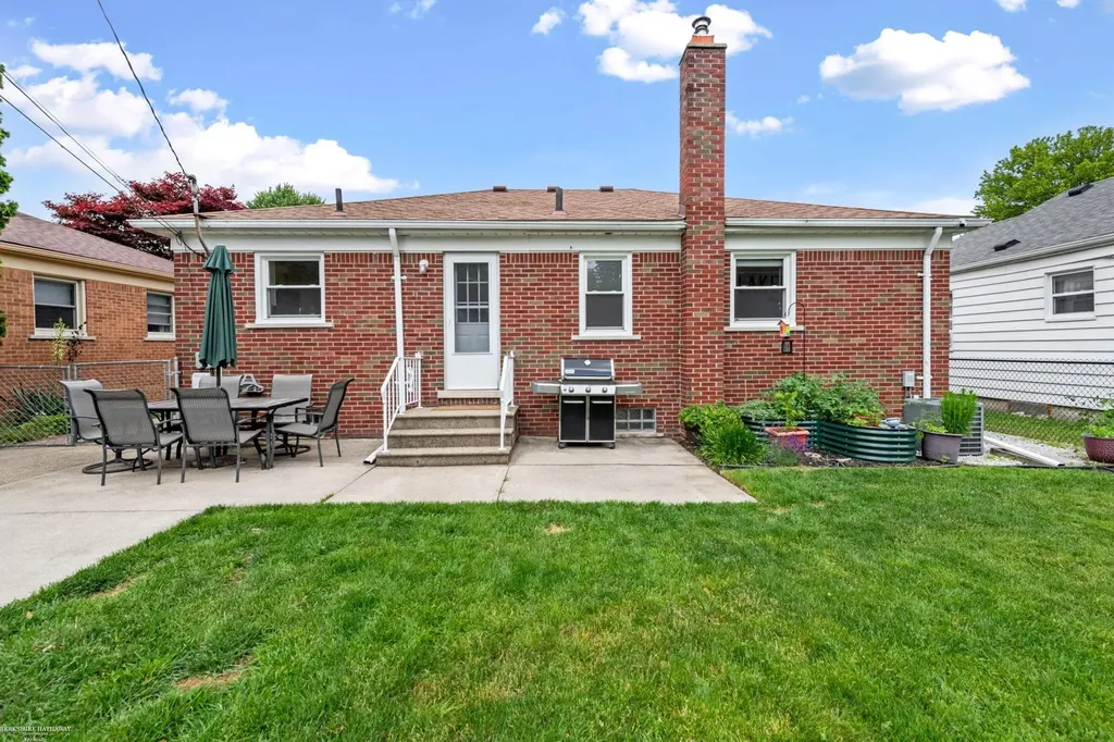 22914 Lincoln Street St. Clair Shores City MI 48082