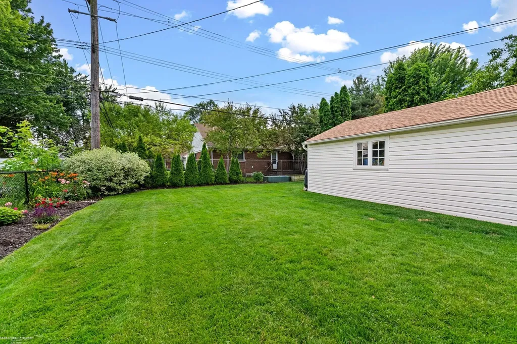 22914 Lincoln Street St. Clair Shores City MI 48082