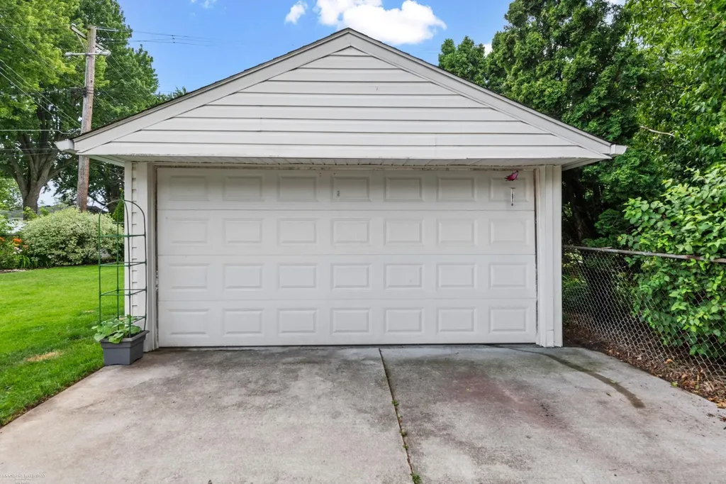 22914 Lincoln Street St. Clair Shores City MI 48082