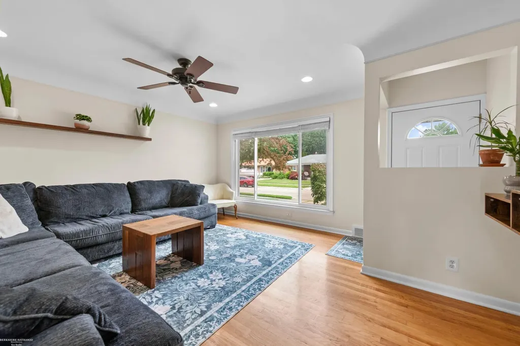 22914 Lincoln Street St. Clair Shores City MI 48082