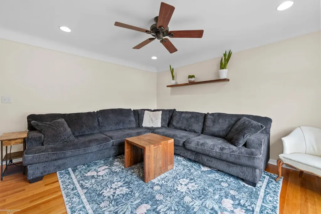 22914 Lincoln Street St. Clair Shores City MI 48082