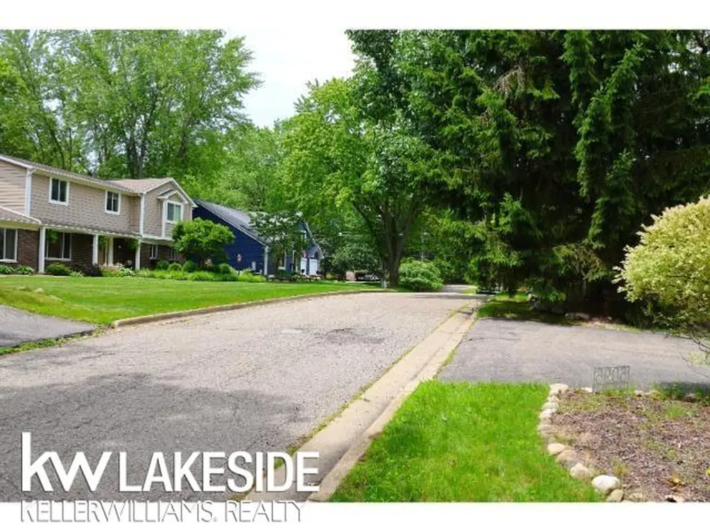 5096 Mohawk Avenue Independence Charter Township MI 48348