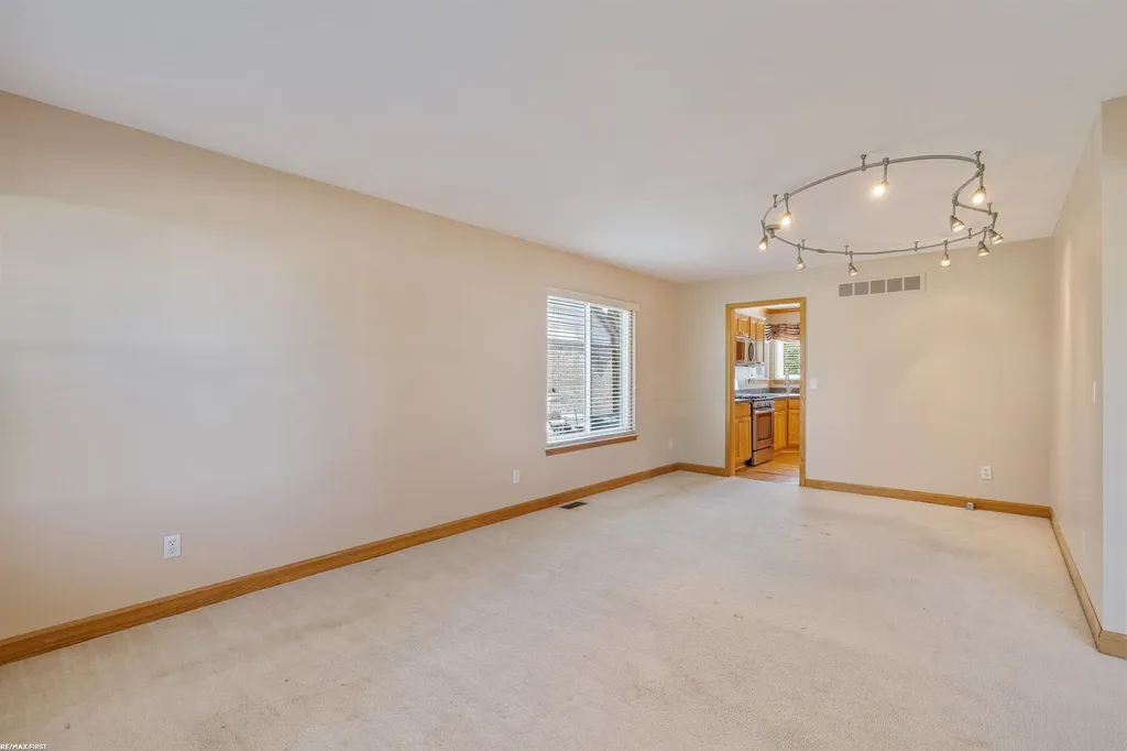 52282 Birch Court Chesterfield Township MI 48047