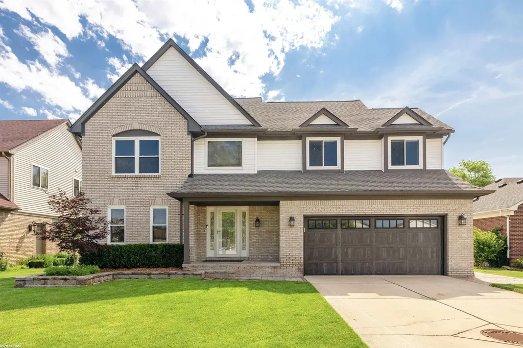 52282 Birch Court Chesterfield Township MI 48047