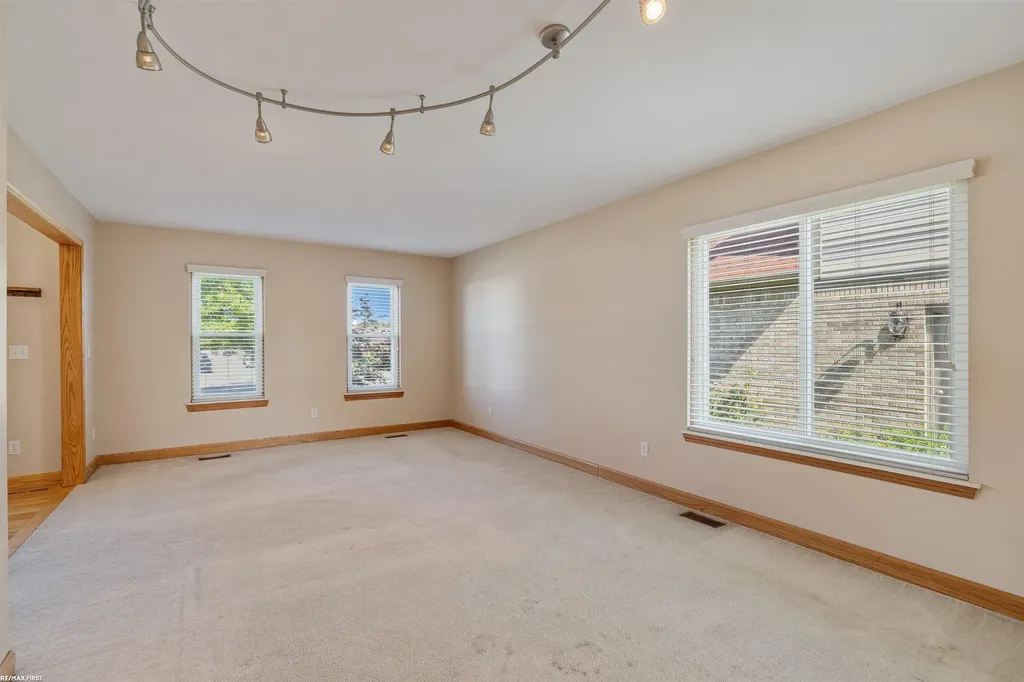 52282 Birch Court Chesterfield Township MI 48047