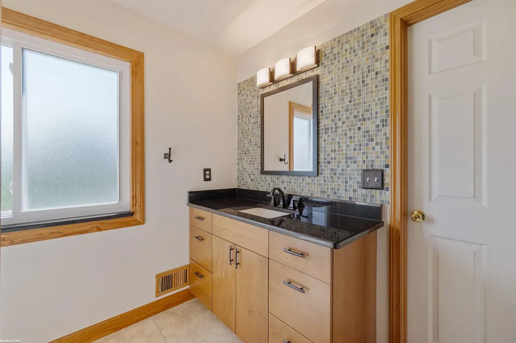 52282 Birch Court Chesterfield Township MI 48047