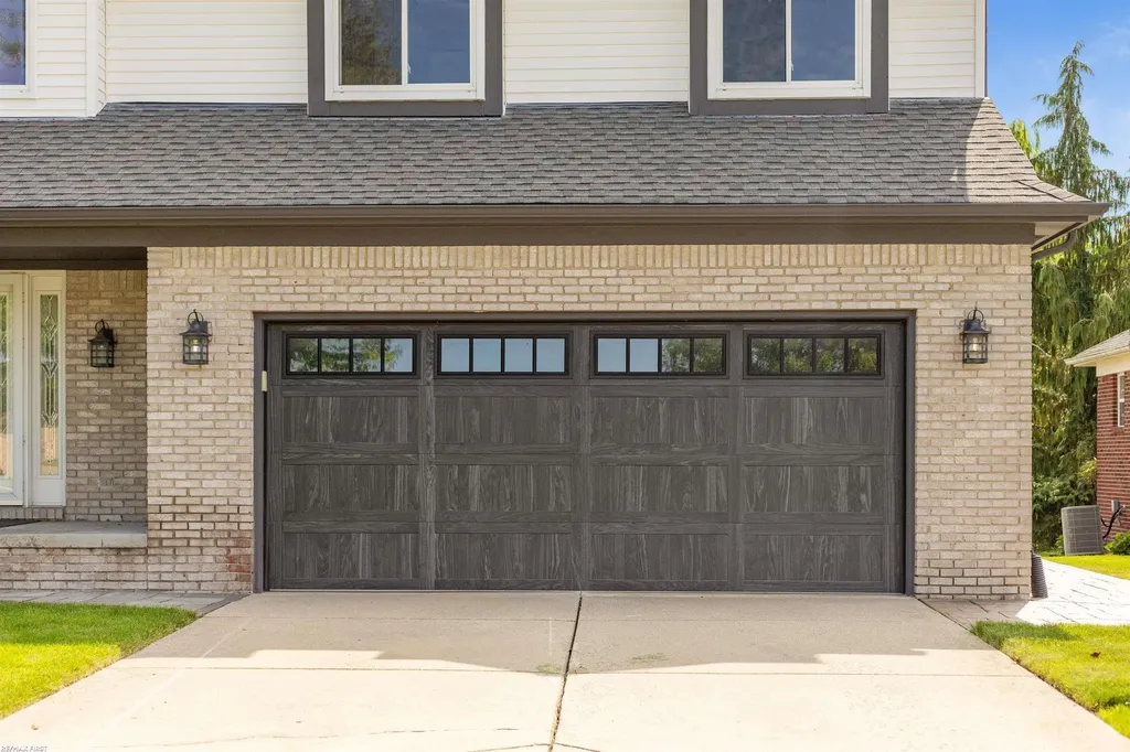 52282 Birch Court Chesterfield Township MI 48047