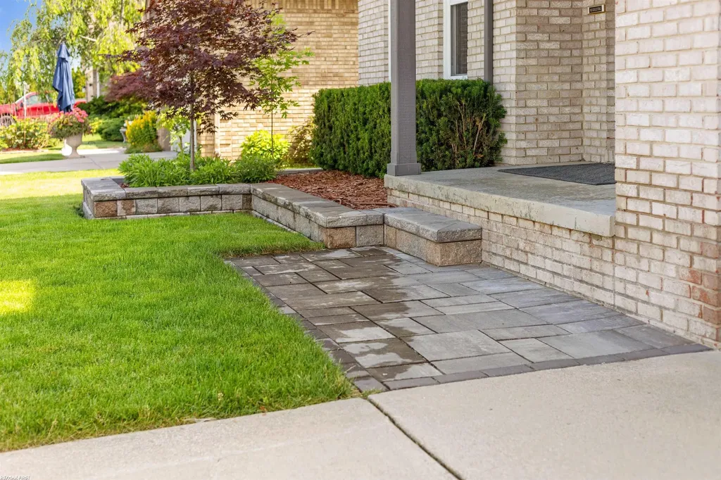 52282 Birch Court Chesterfield Township MI 48047