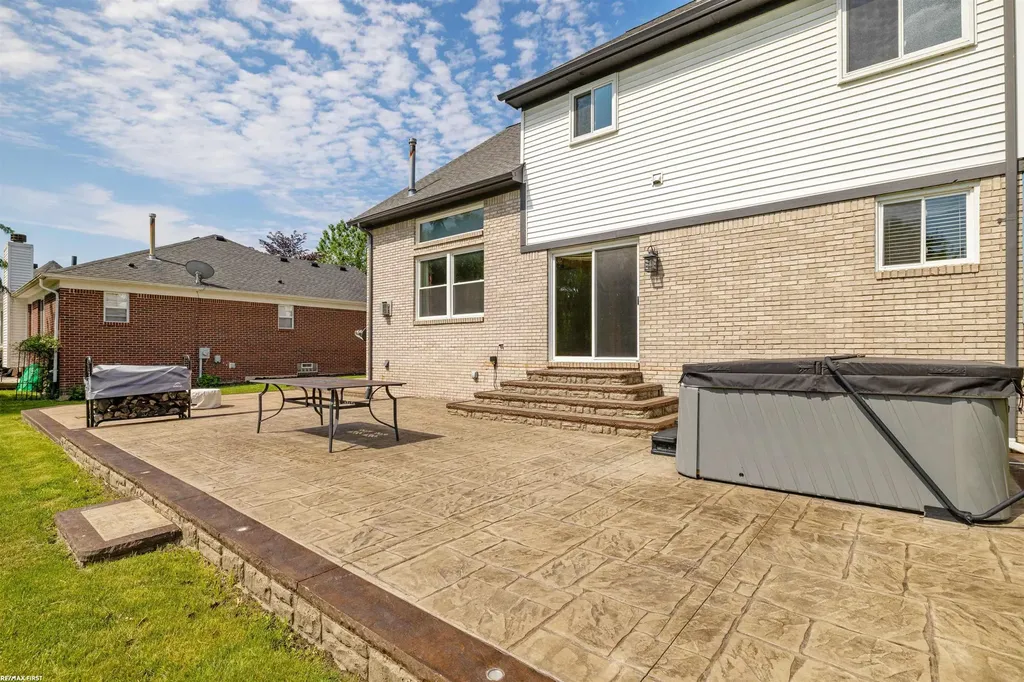 52282 Birch Court Chesterfield Township MI 48047