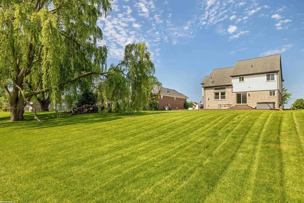 52282 Birch Court Chesterfield Township MI 48047