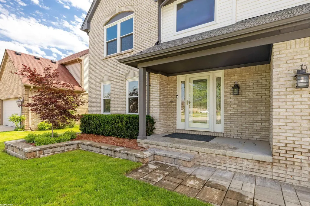 52282 Birch Court Chesterfield Township MI 48047