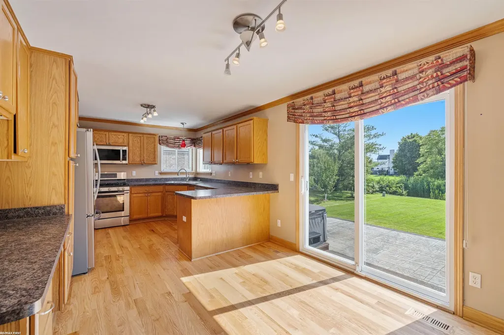 52282 Birch Court Chesterfield Township MI 48047