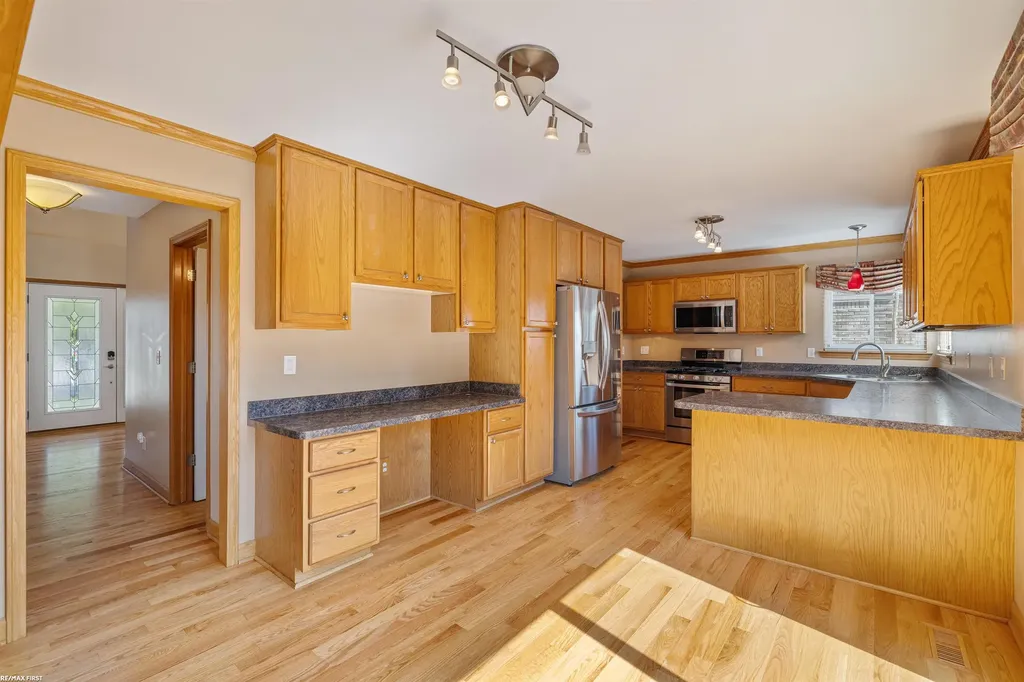 52282 Birch Court Chesterfield Township MI 48047