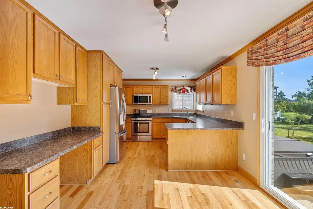 52282 Birch Court Chesterfield Township MI 48047