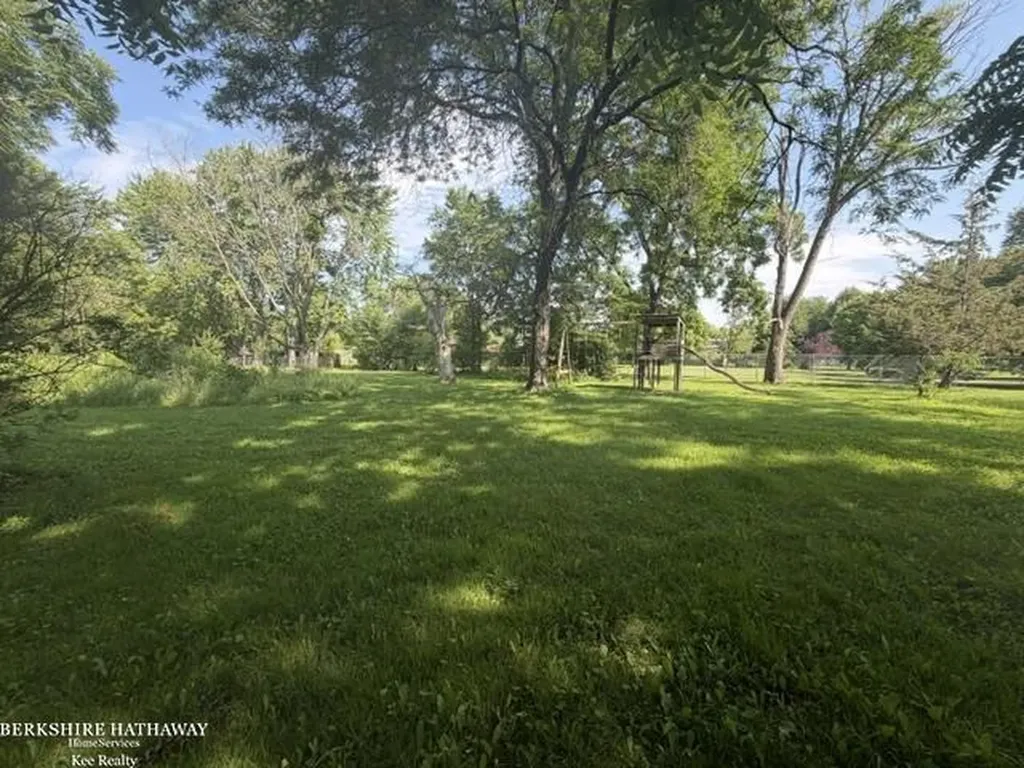 11827 Carney Street Warren City MI 48089