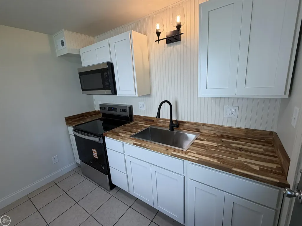 2546 Spruce Street Port Huron City MI 48060