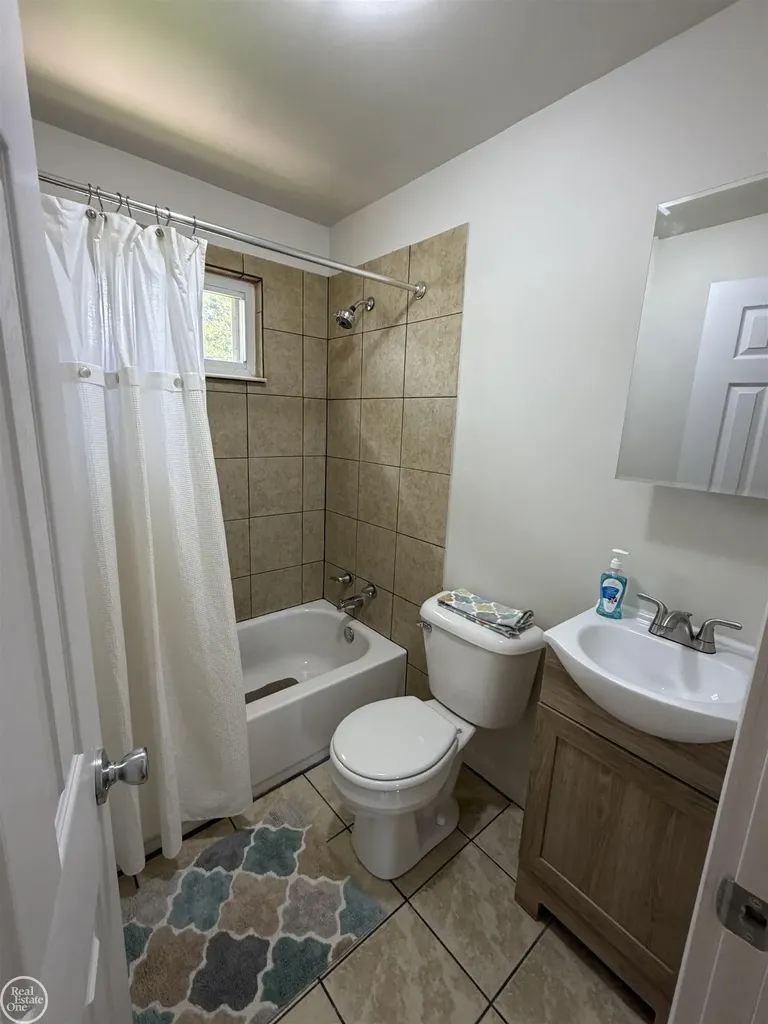 2546 Spruce Street Port Huron City MI 48060