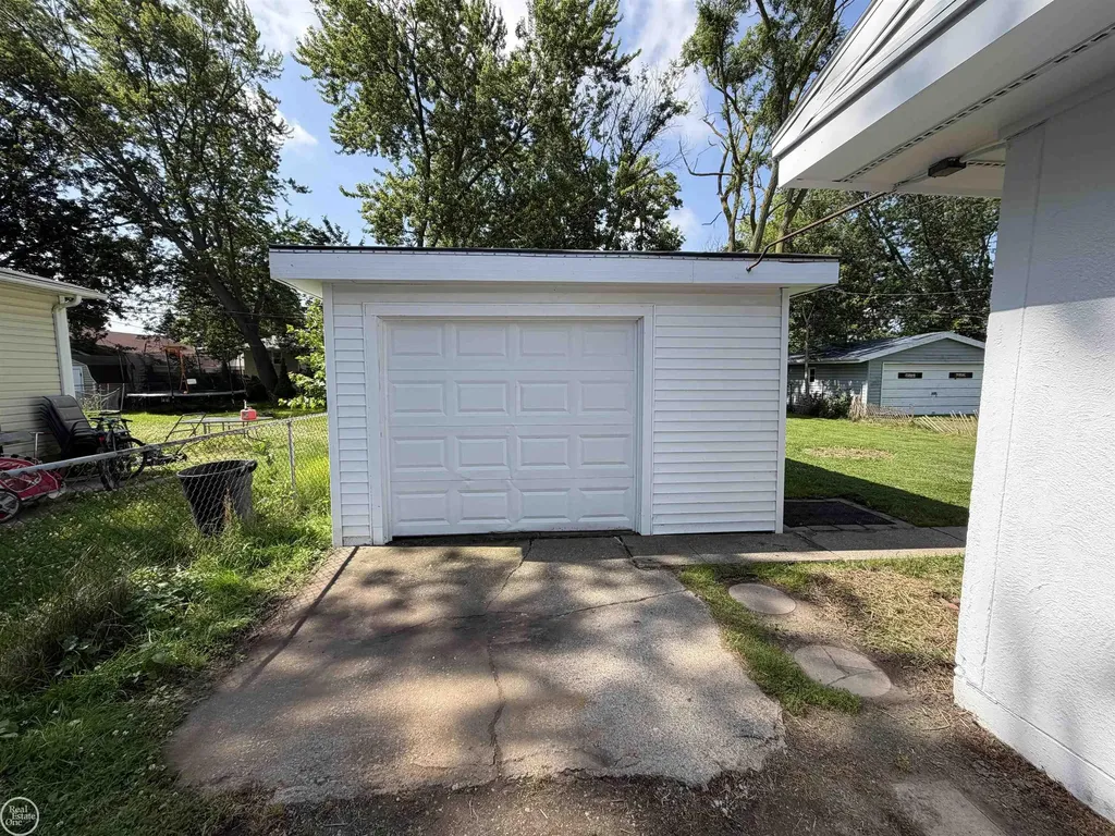 2546 Spruce Street Port Huron City MI 48060