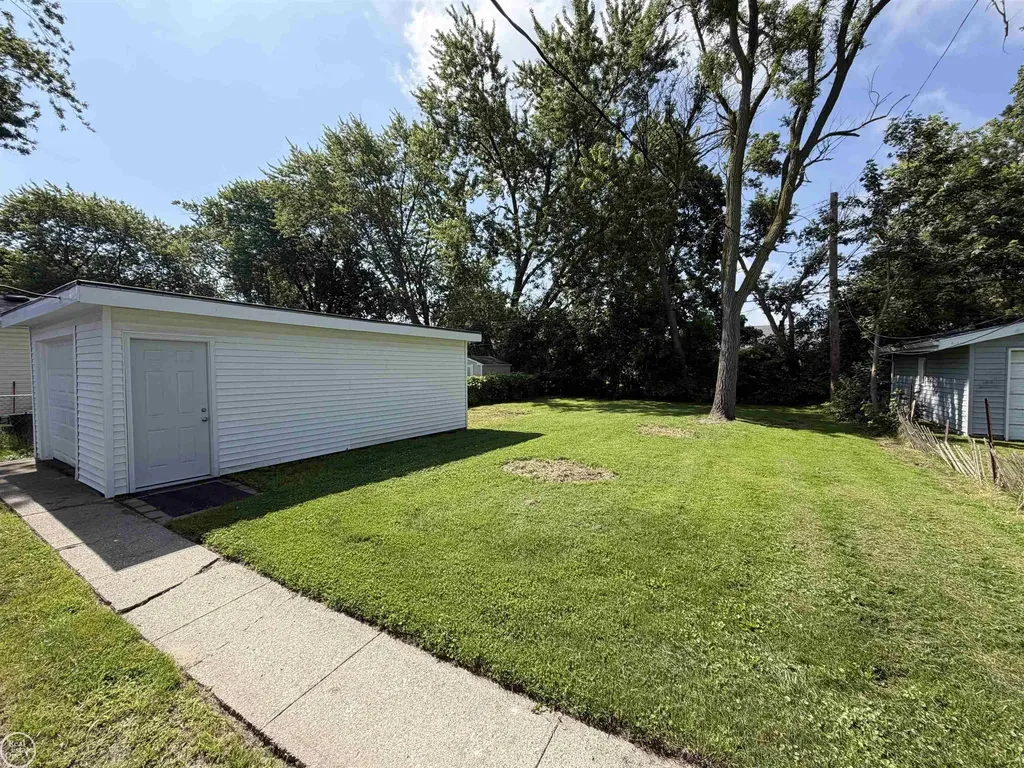 2546 Spruce Street Port Huron City MI 48060