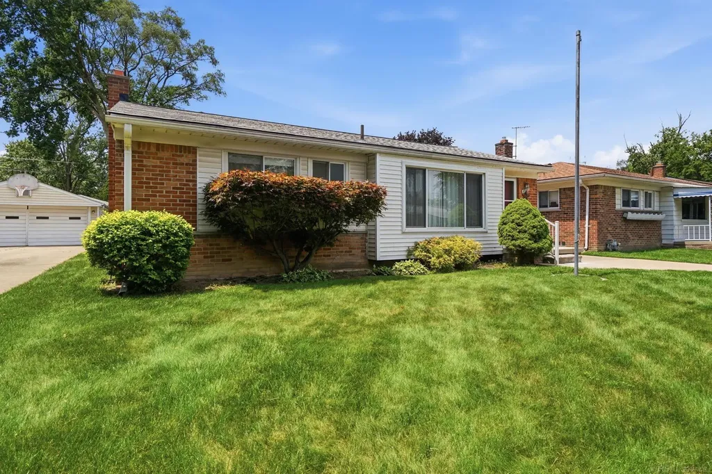 18735 Lexington Street Redford Charter Township MI 48240
