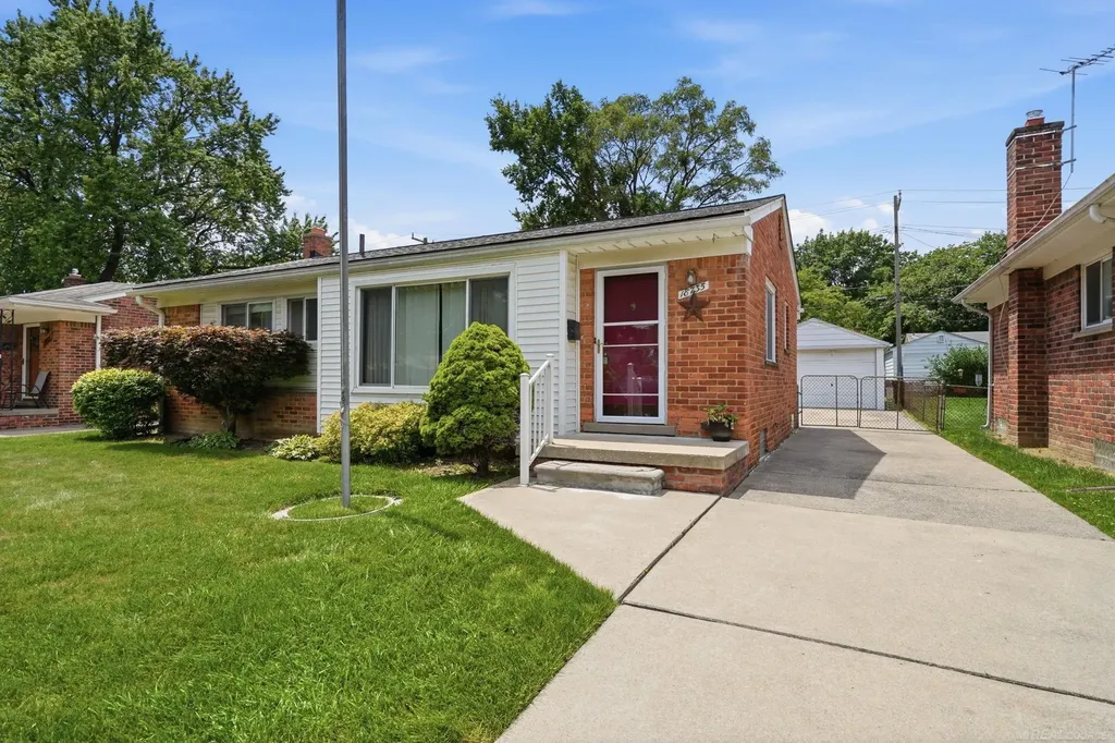 18735 Lexington Street Redford Charter Township MI 48240