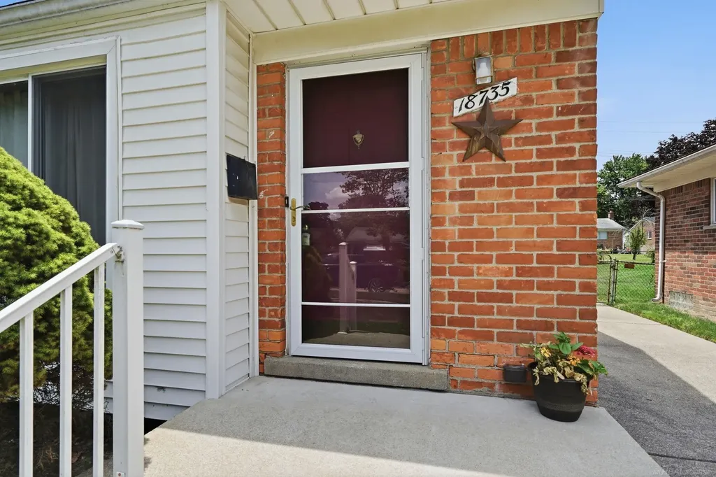 18735 Lexington Street Redford Charter Township MI 48240