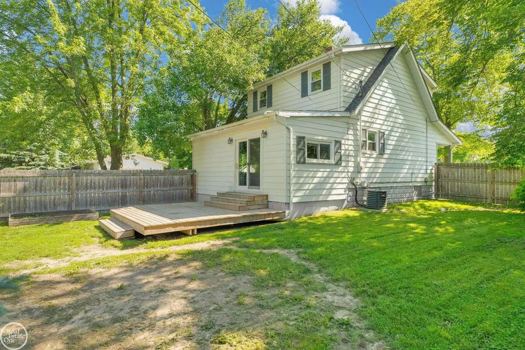 802 Saint James Street Marysville City MI 48040