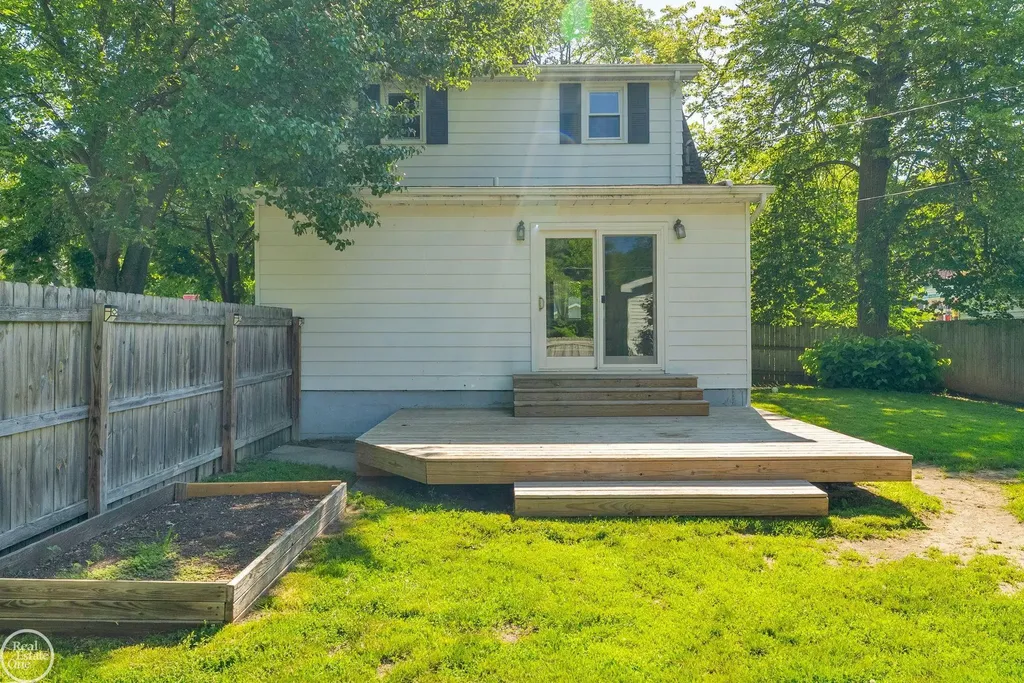 802 Saint James Street Marysville City MI 48040