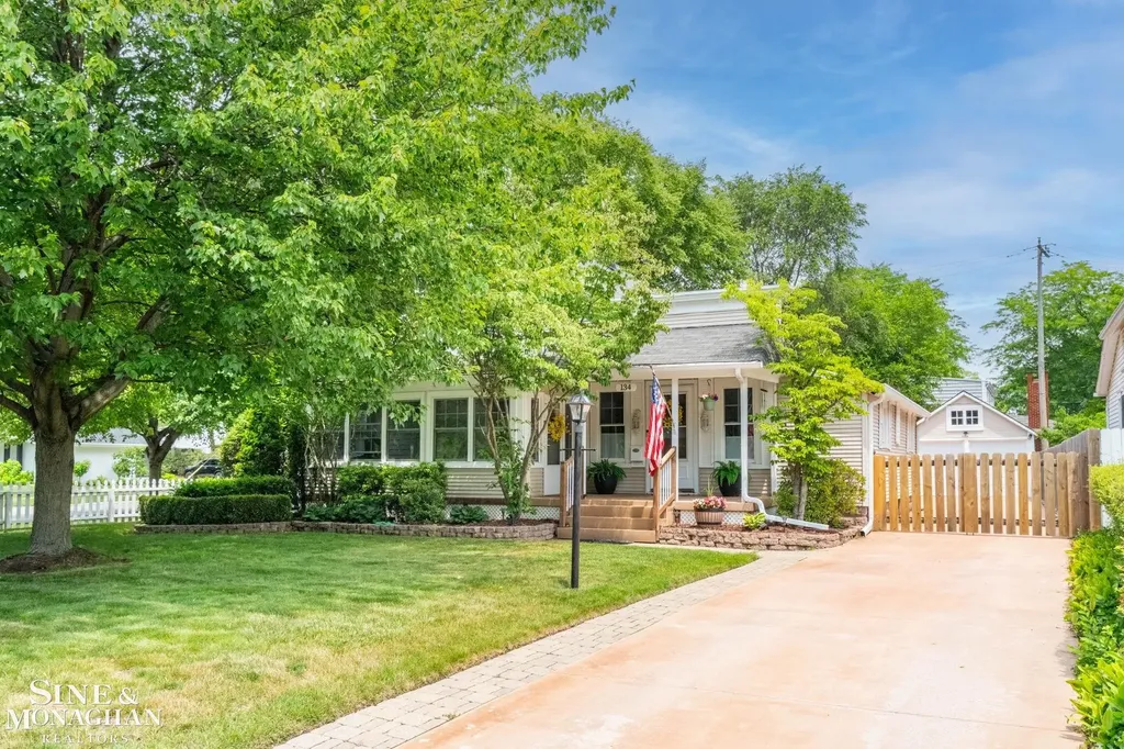 134 Kerby Road Grosse Pointe Farms City MI 48236