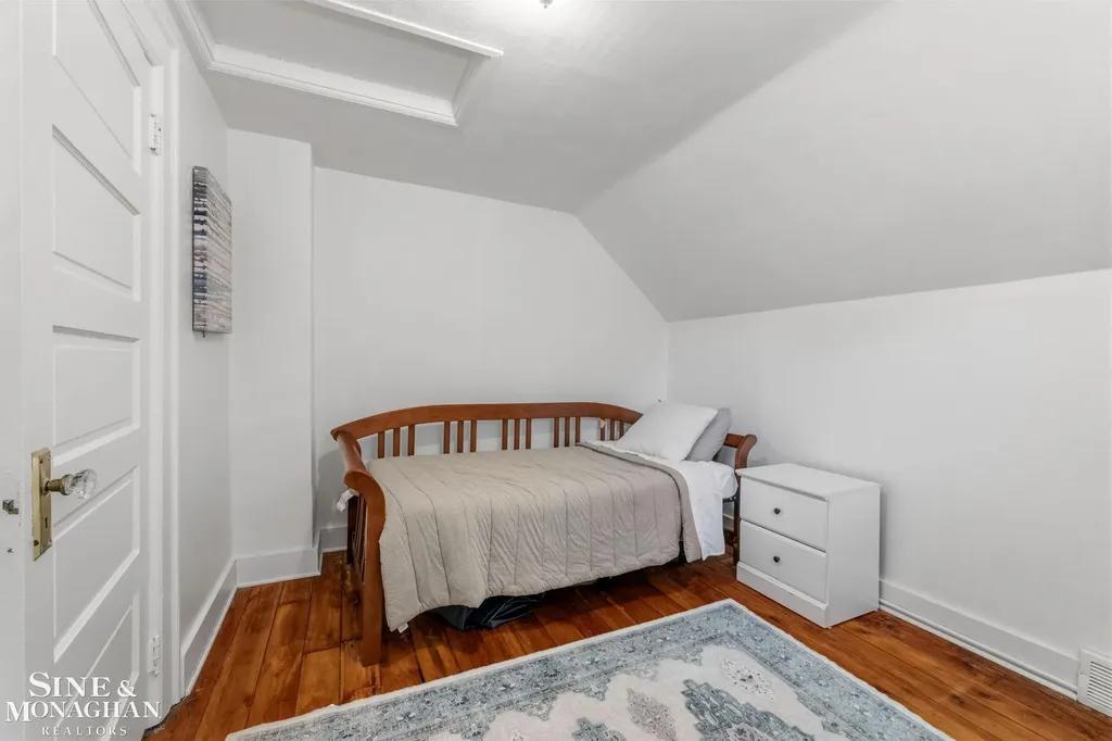 134 Kerby Road Grosse Pointe Farms City MI 48236