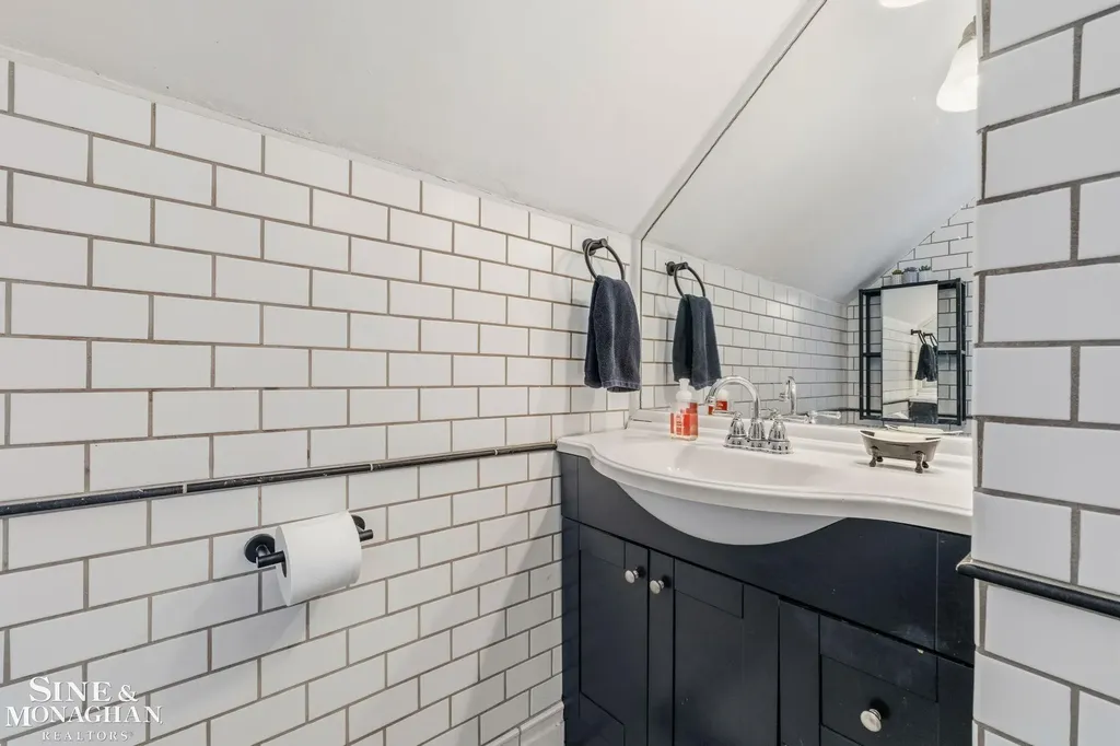 134 Kerby Road Grosse Pointe Farms City MI 48236