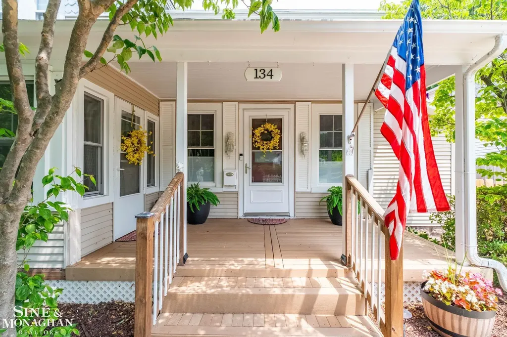 134 Kerby Road Grosse Pointe Farms City MI 48236