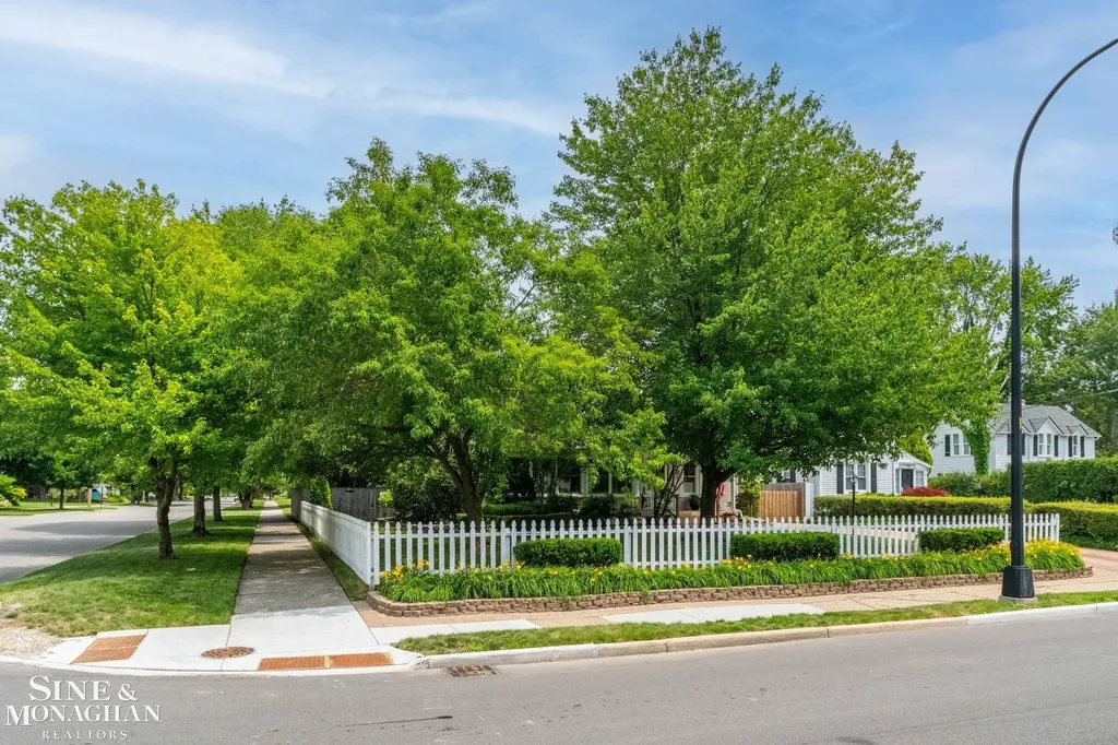 134 Kerby Road Grosse Pointe Farms City MI 48236