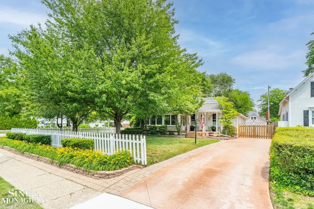 134 Kerby Road Grosse Pointe Farms City MI 48236