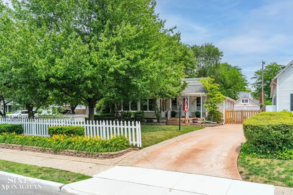 134 Kerby Road Grosse Pointe Farms City MI 48236