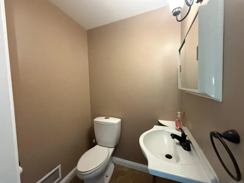 4055 Sandy Creek Drive Shelby Charter Township MI 48316