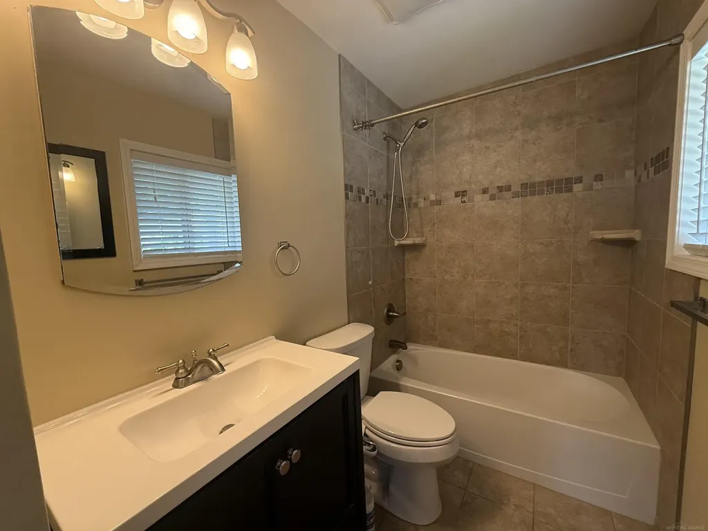 4055 Sandy Creek Drive Shelby Charter Township MI 48316