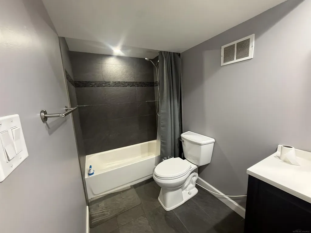 4055 Sandy Creek Drive Shelby Charter Township MI 48316