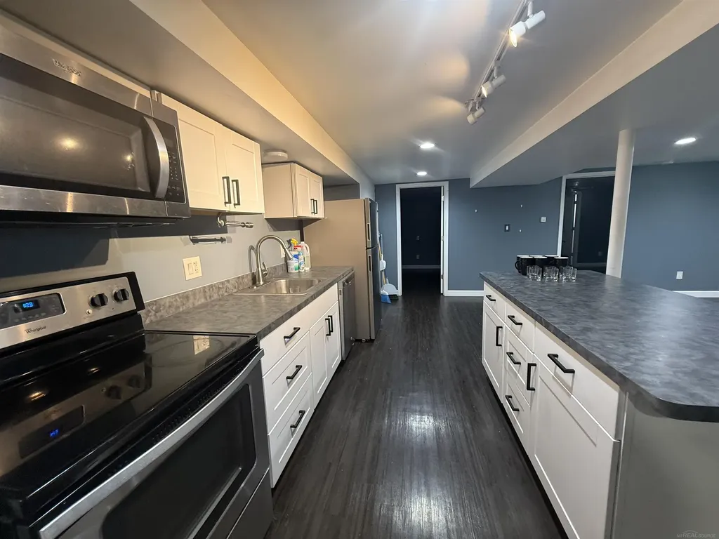 4055 Sandy Creek Drive Shelby Charter Township MI 48316