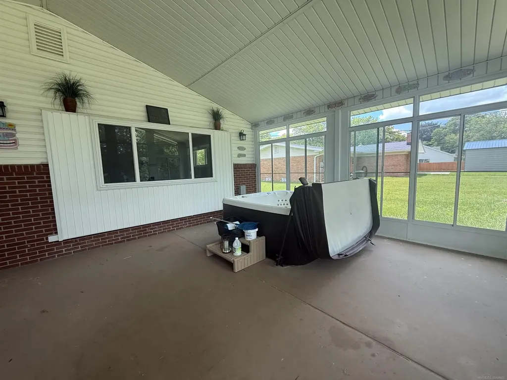 4055 Sandy Creek Drive Shelby Charter Township MI 48316