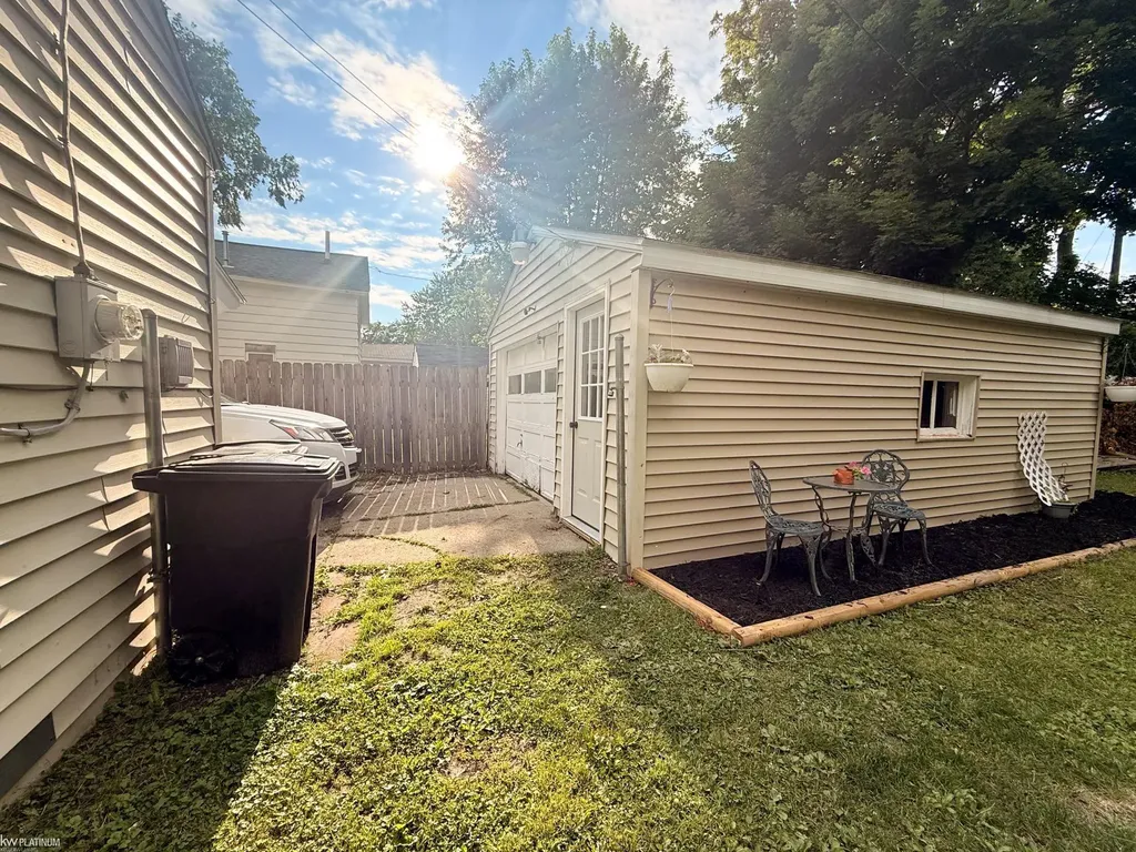 1542 Vermont Street Saginaw City MI 48602