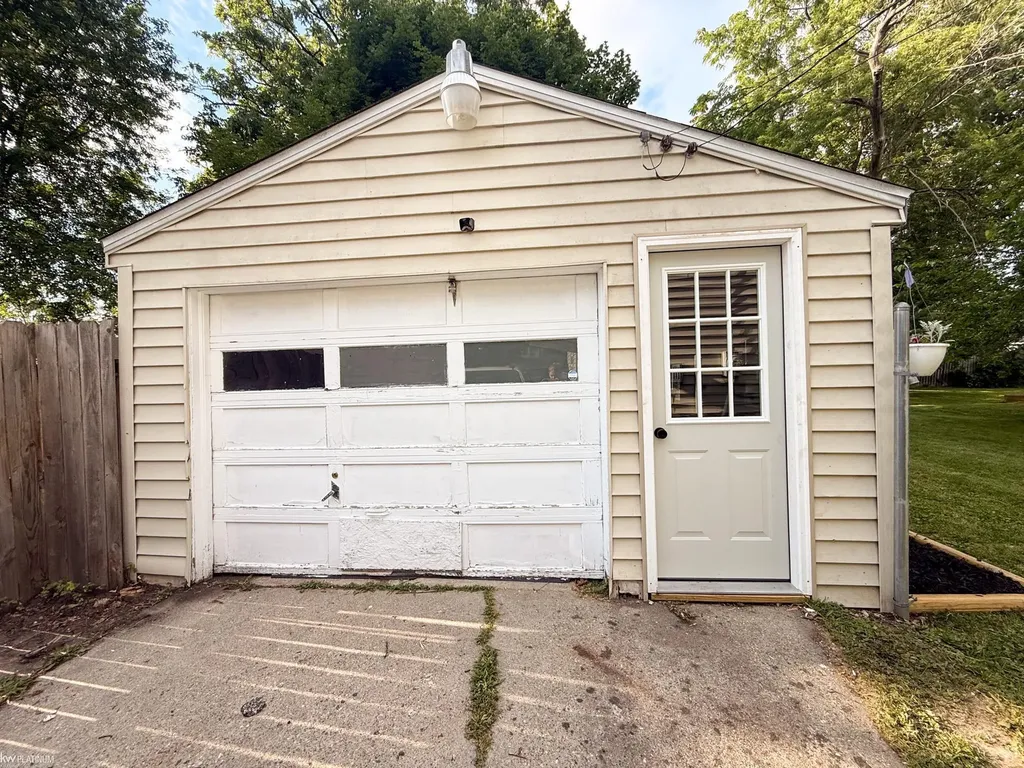 1542 Vermont Street Saginaw City MI 48602