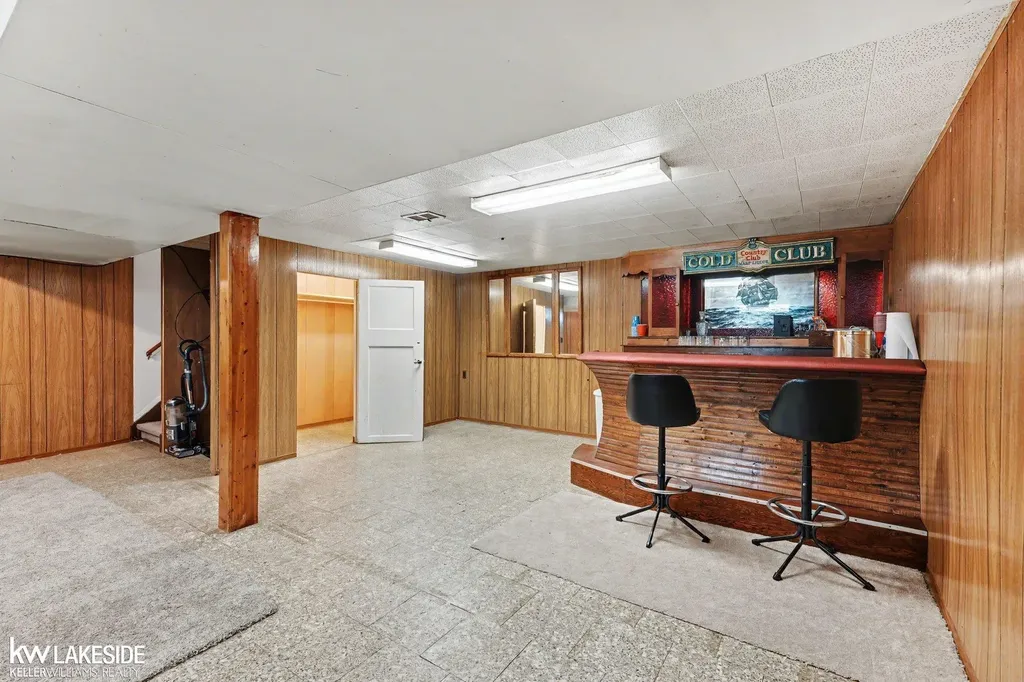 32919 Warkop Avenue Warren City MI 48093