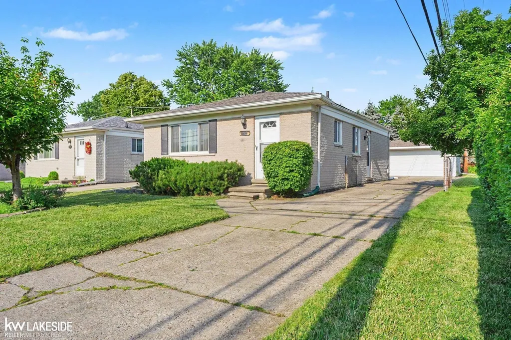32919 Warkop Avenue Warren City MI 48093