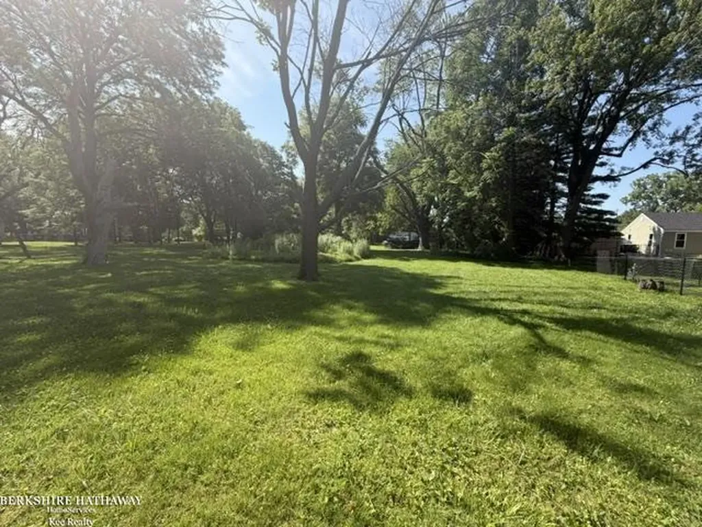11849 Carney Street Warren City MI 48089
