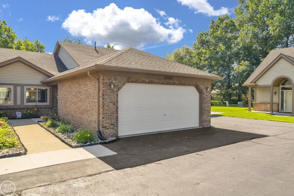 16582 Woodlane Drive Fraser City MI 48026