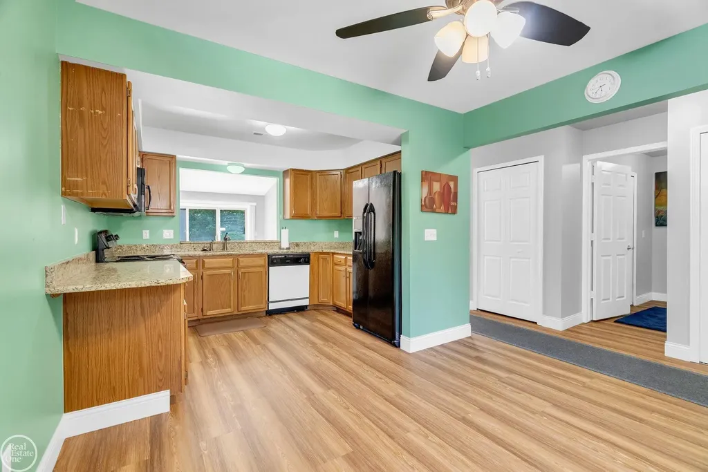 16582 Woodlane Drive Fraser City MI 48026